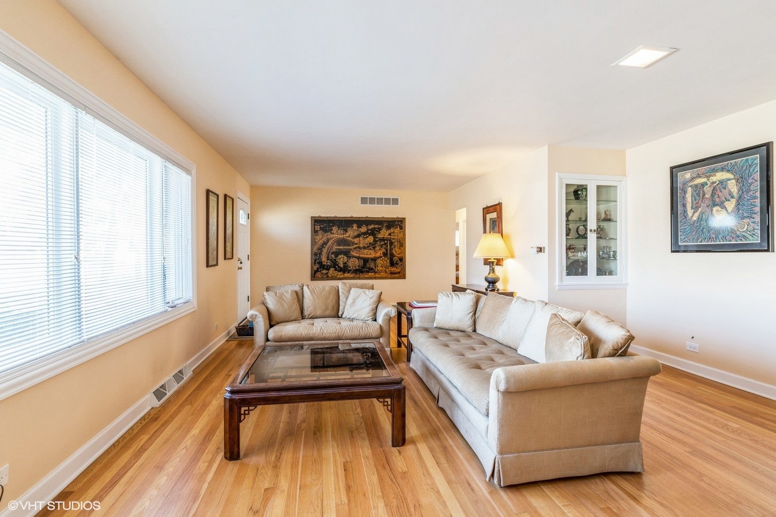546 North Dee Road Park Ridge, IL 60068 - Photo 3 of 18 a living room with furniture and a large window