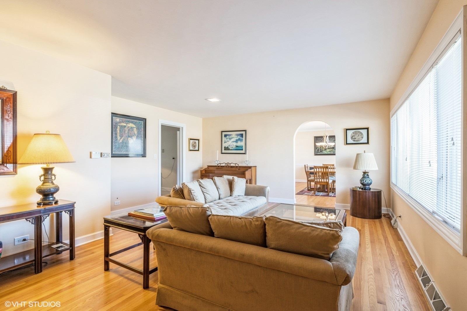 546 North Dee Road Park Ridge, IL 60068 - Photo 4 of 18 a living room with furniture and a couch