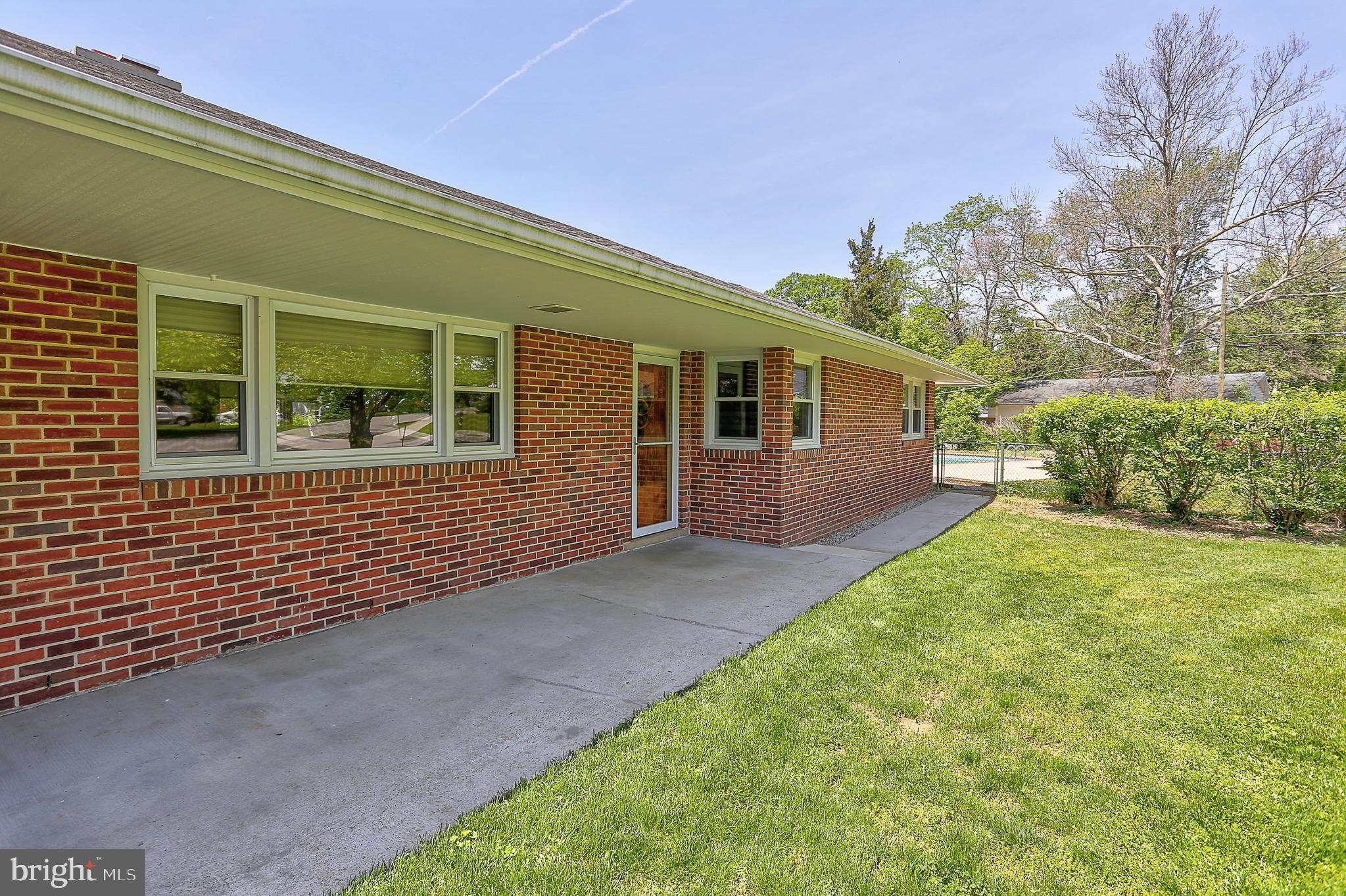 908 Rambling Drive Baltimore, MD 21228 - Photo 2 of 42 Exterior Front