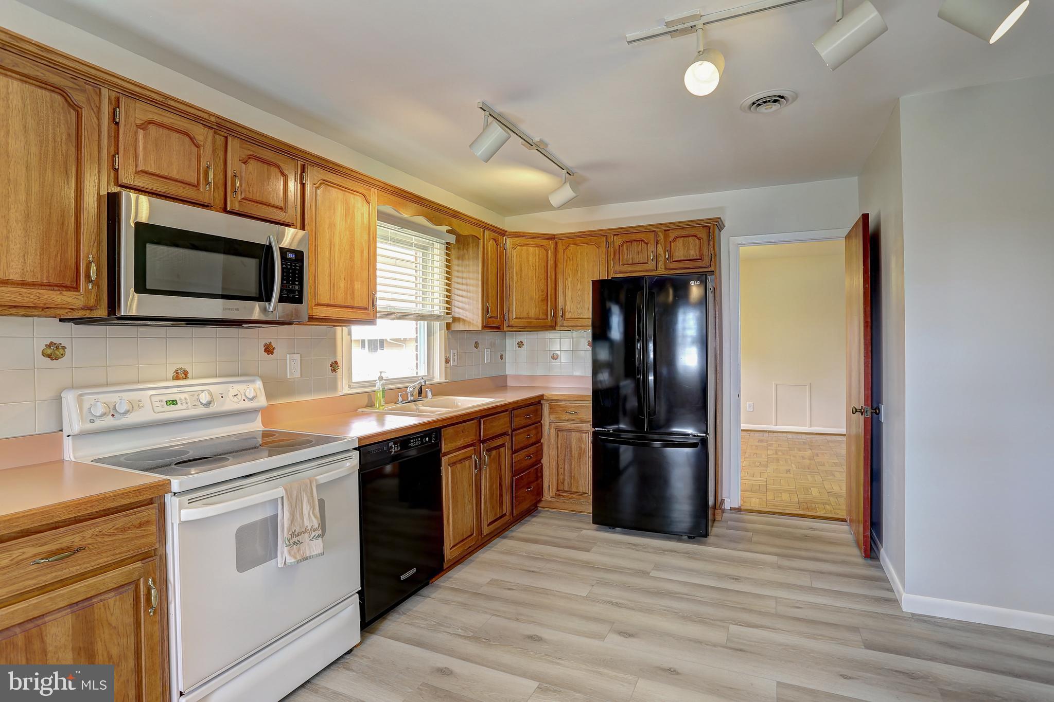 908 Rambling Drive Baltimore, MD 21228 - Photo 13 of 42 Kitchen