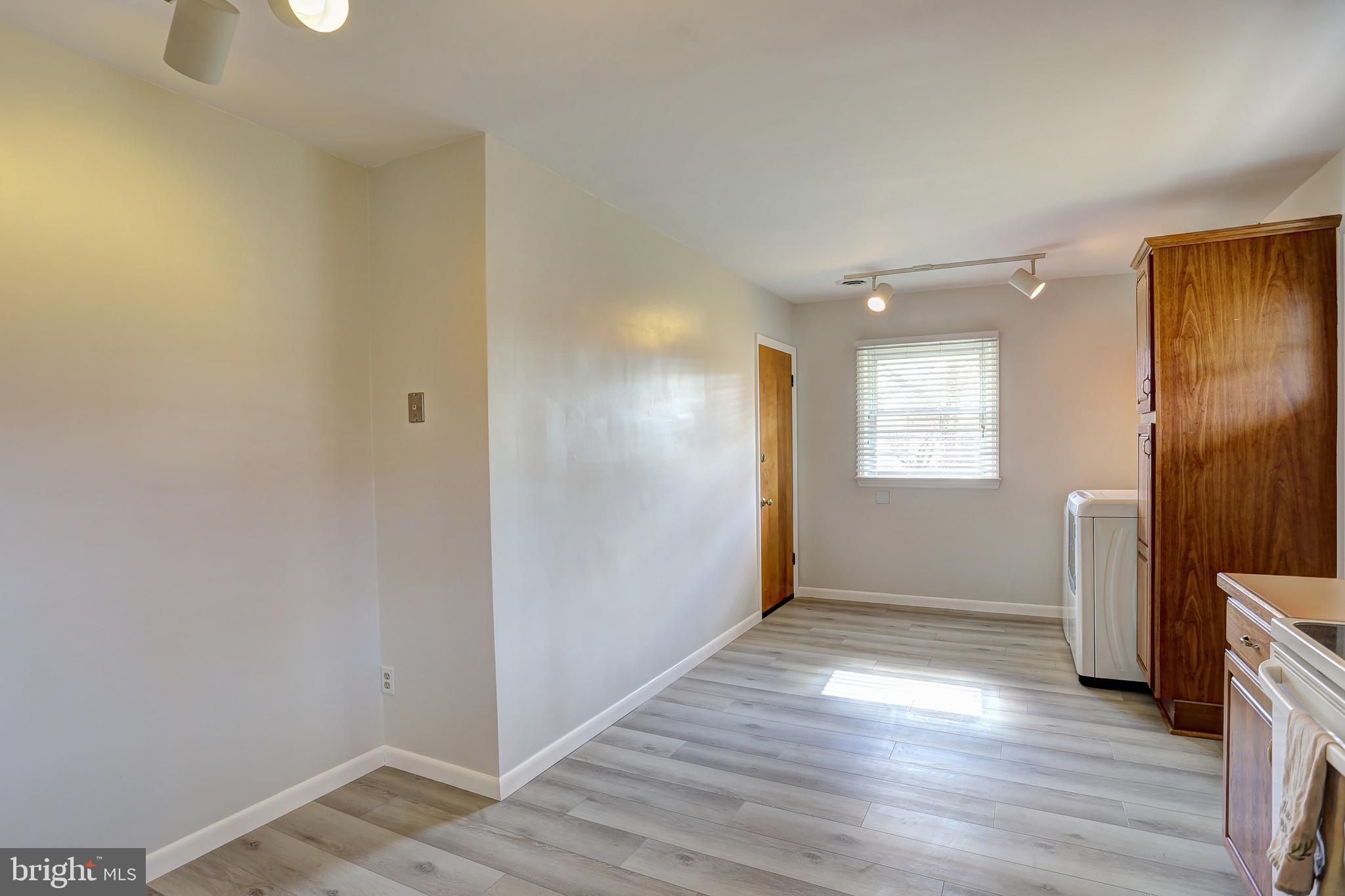 908 Rambling Drive Baltimore, MD 21228 - Photo 15 of 42 Kitchen