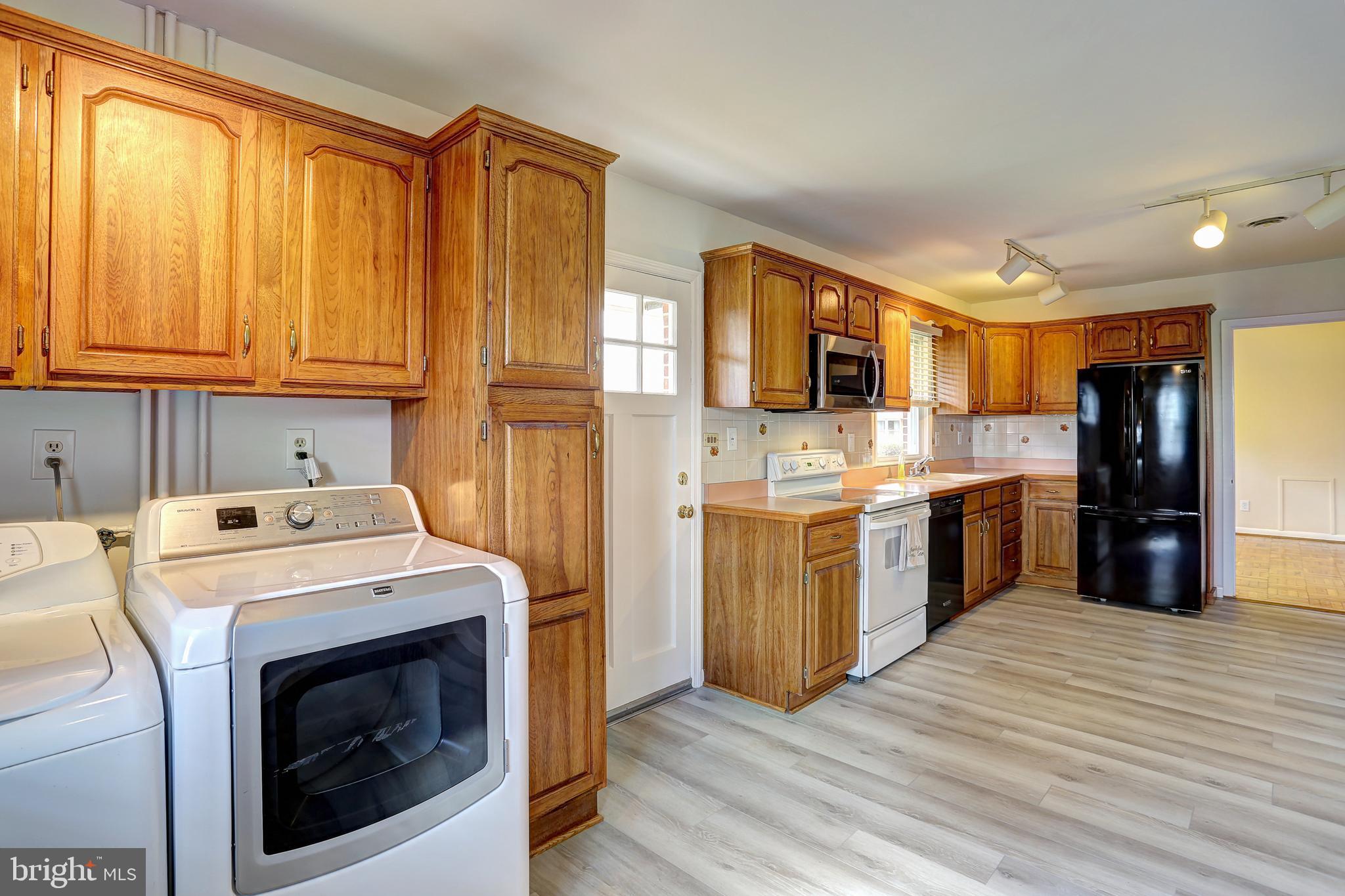 908 Rambling Drive Baltimore, MD 21228 - Photo 16 of 42 Laundry Area