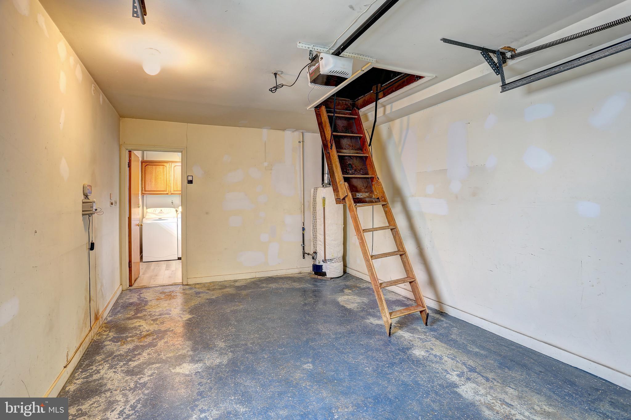 908 Rambling Drive Baltimore, MD 21228 - Photo 29 of 42 Garage