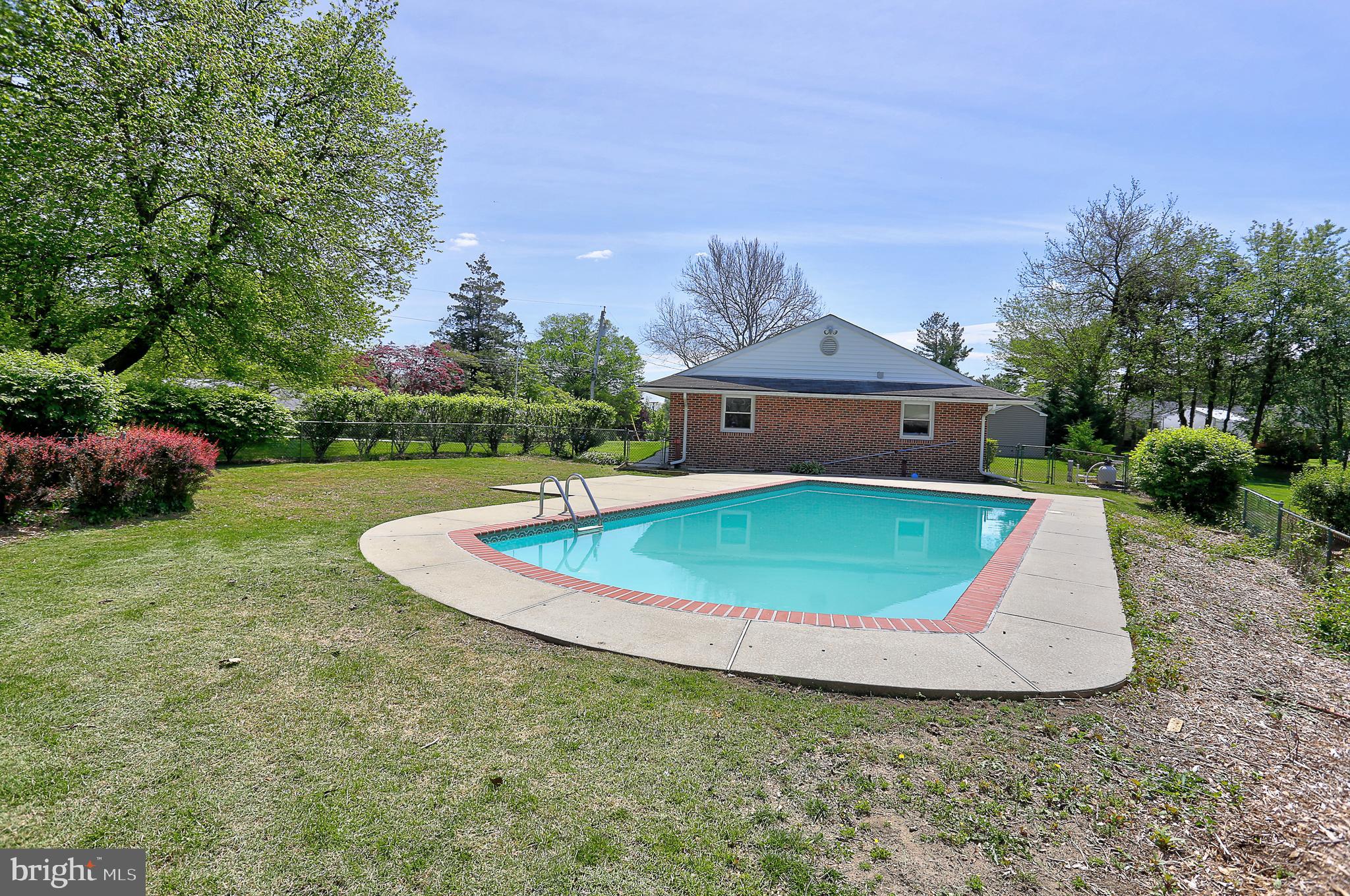 908 Rambling Drive Baltimore, MD 21228 - Photo 4 of 42 Pool