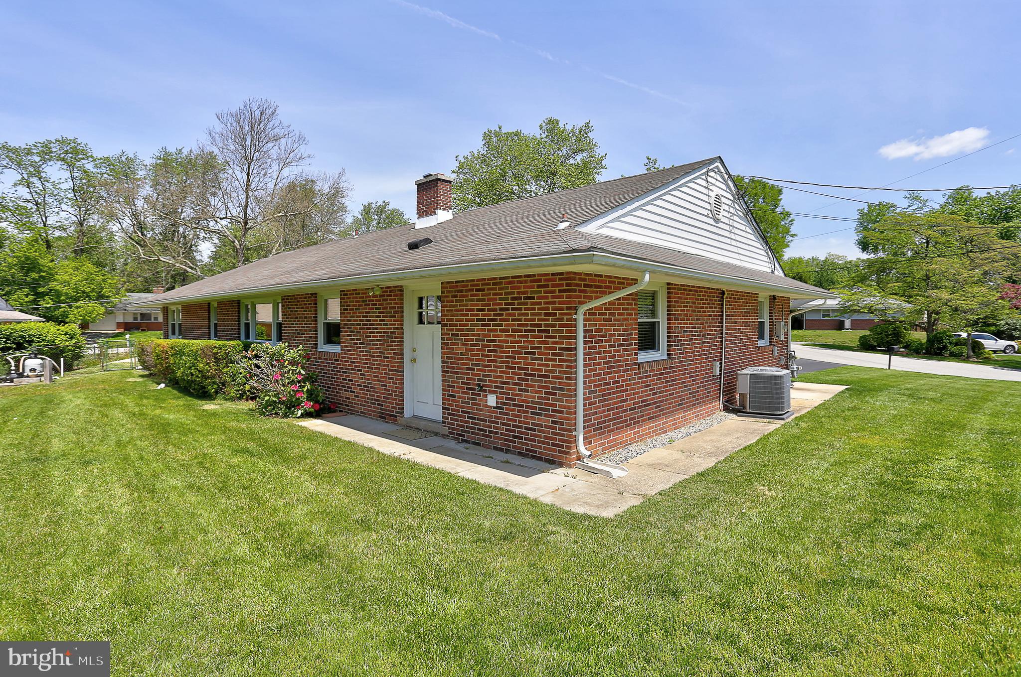 908 Rambling Drive Baltimore, MD 21228 - Photo 35 of 42 Exterior Back