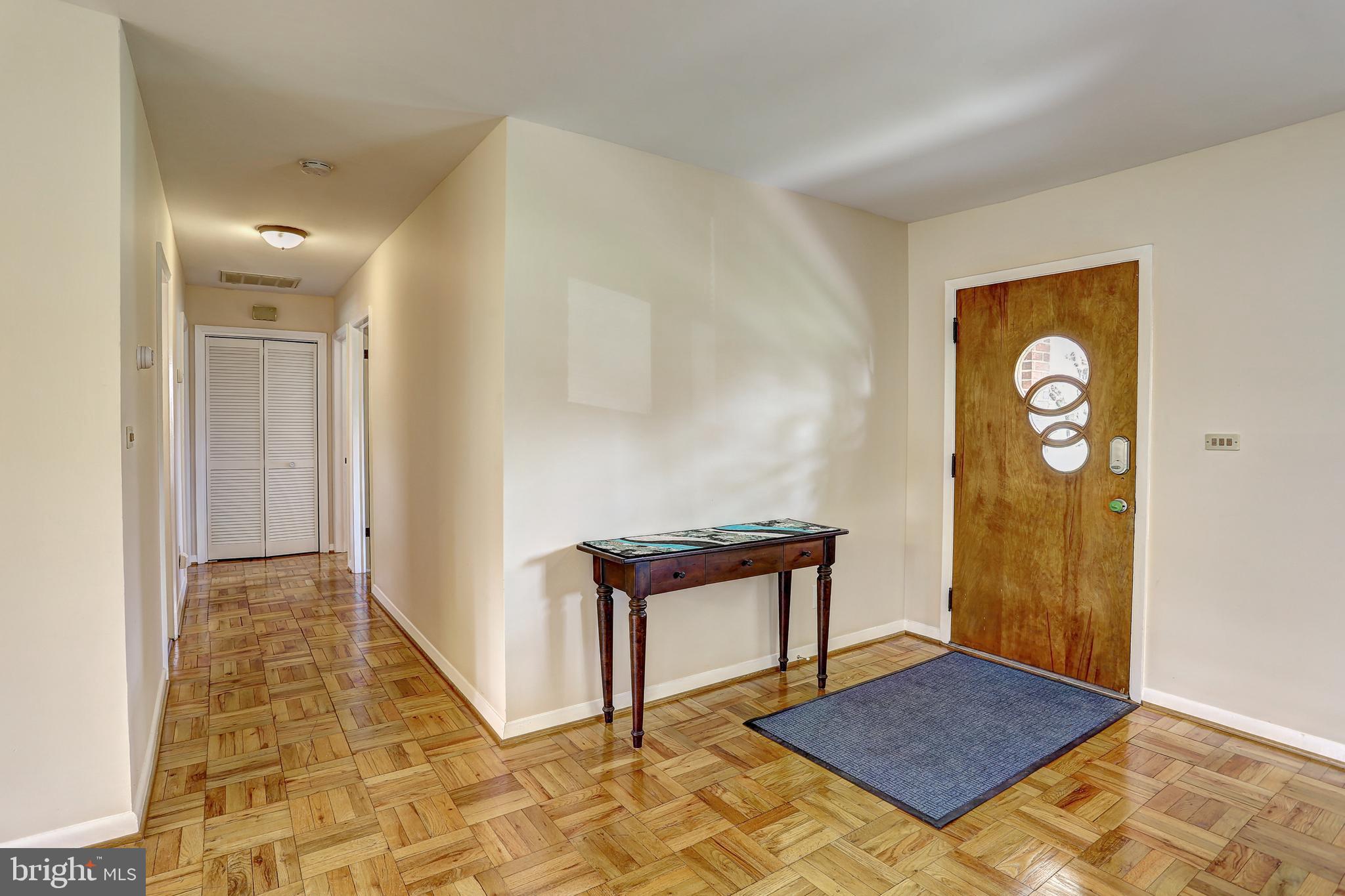 908 Rambling Drive Baltimore, MD 21228 - Photo 6 of 42 Foyer