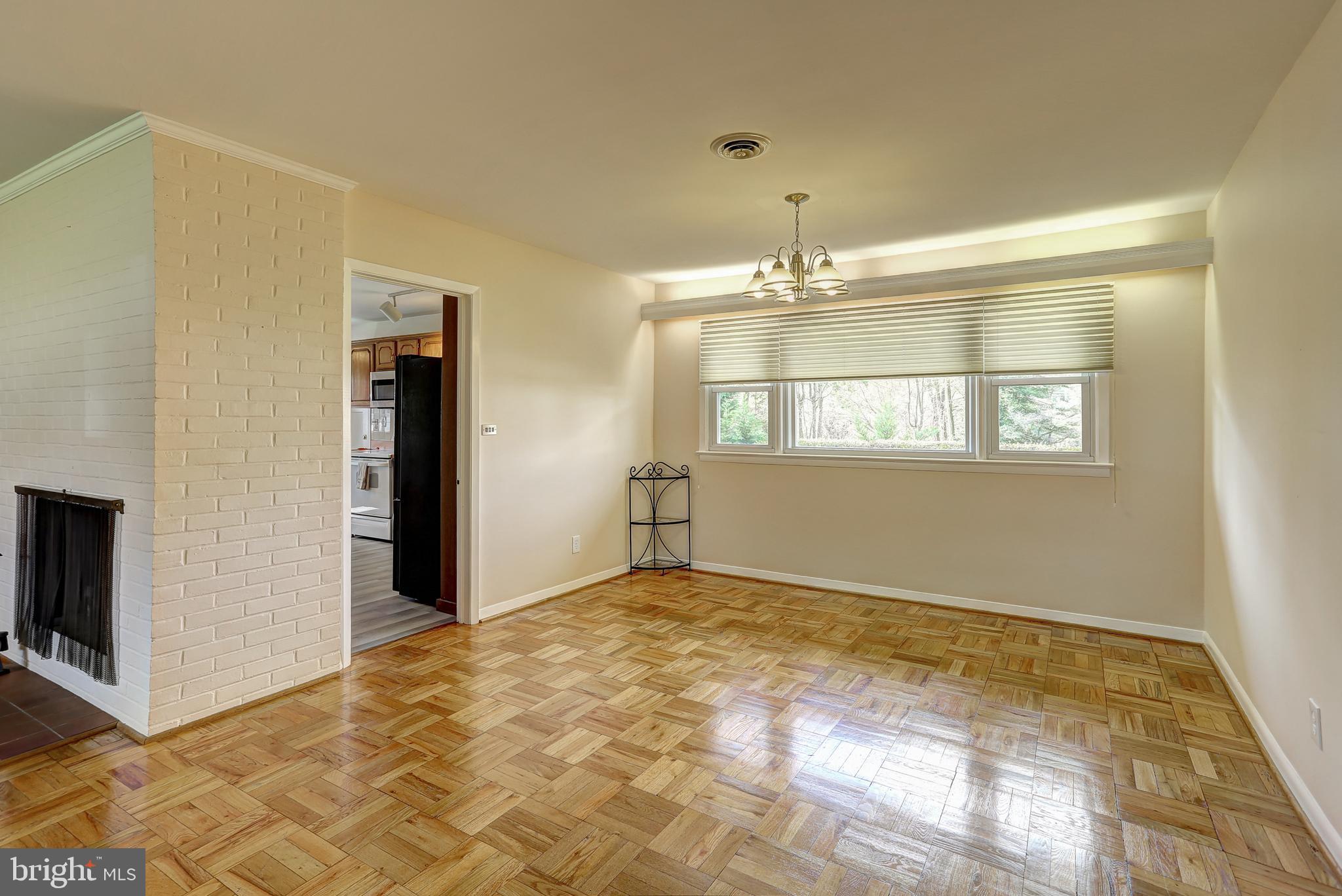 908 Rambling Drive Baltimore, MD 21228 - Photo 10 of 42 Dining Room