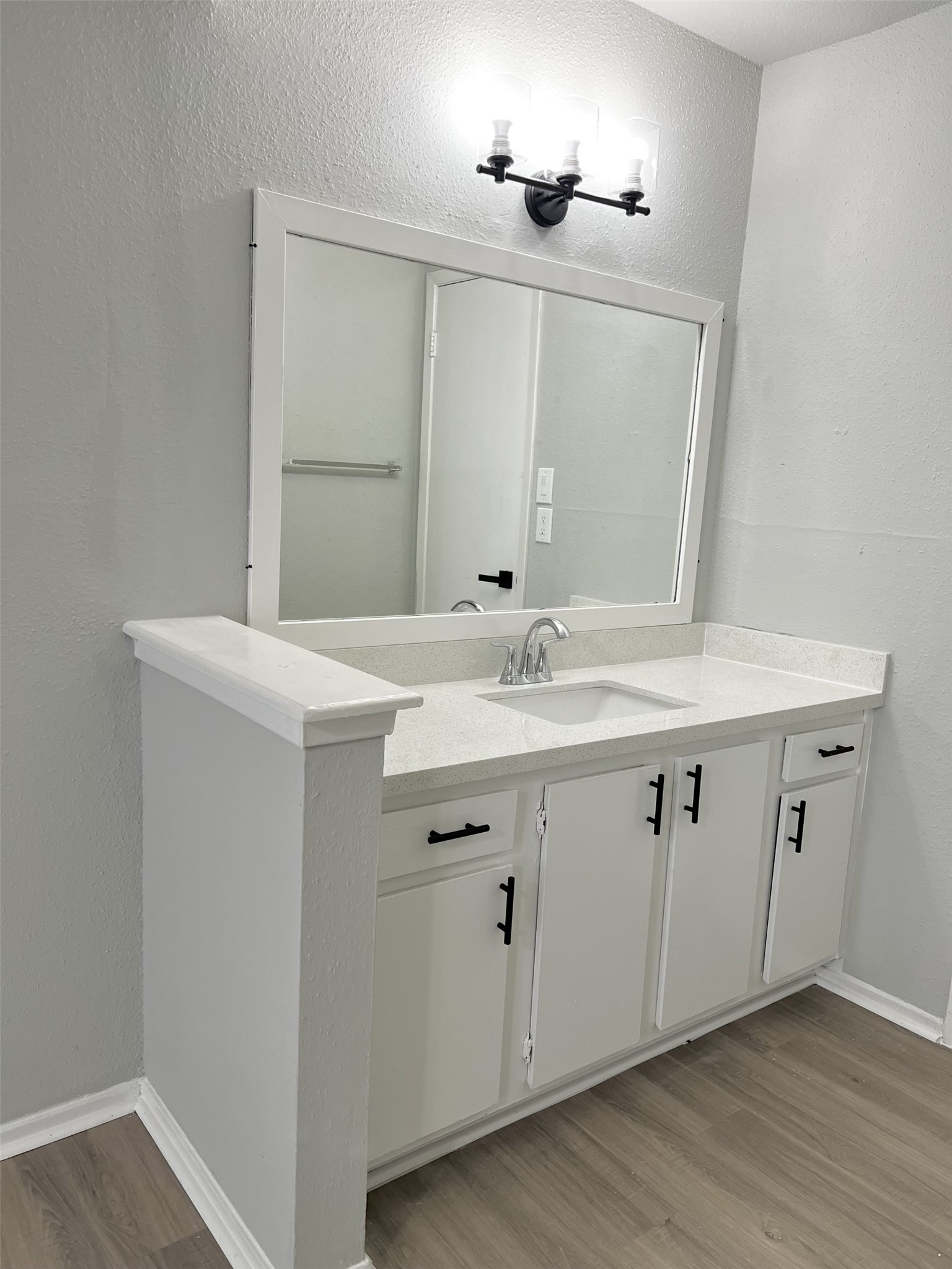 6200 West Tidwell Road, Unit 1901 Houston, TX 77092 - Photo 14 of 14 Full Bathroom