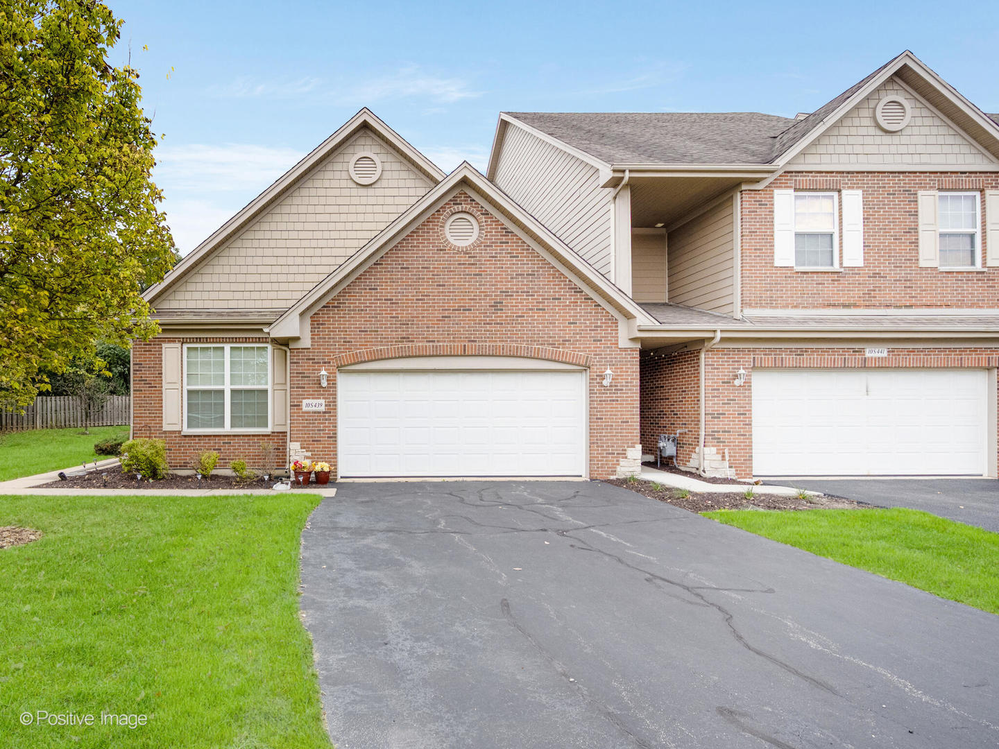 10 Carrington Circle Burr Ridge, IL 60527 - Photo 2 of 10 a front view of a house with a yard and garage