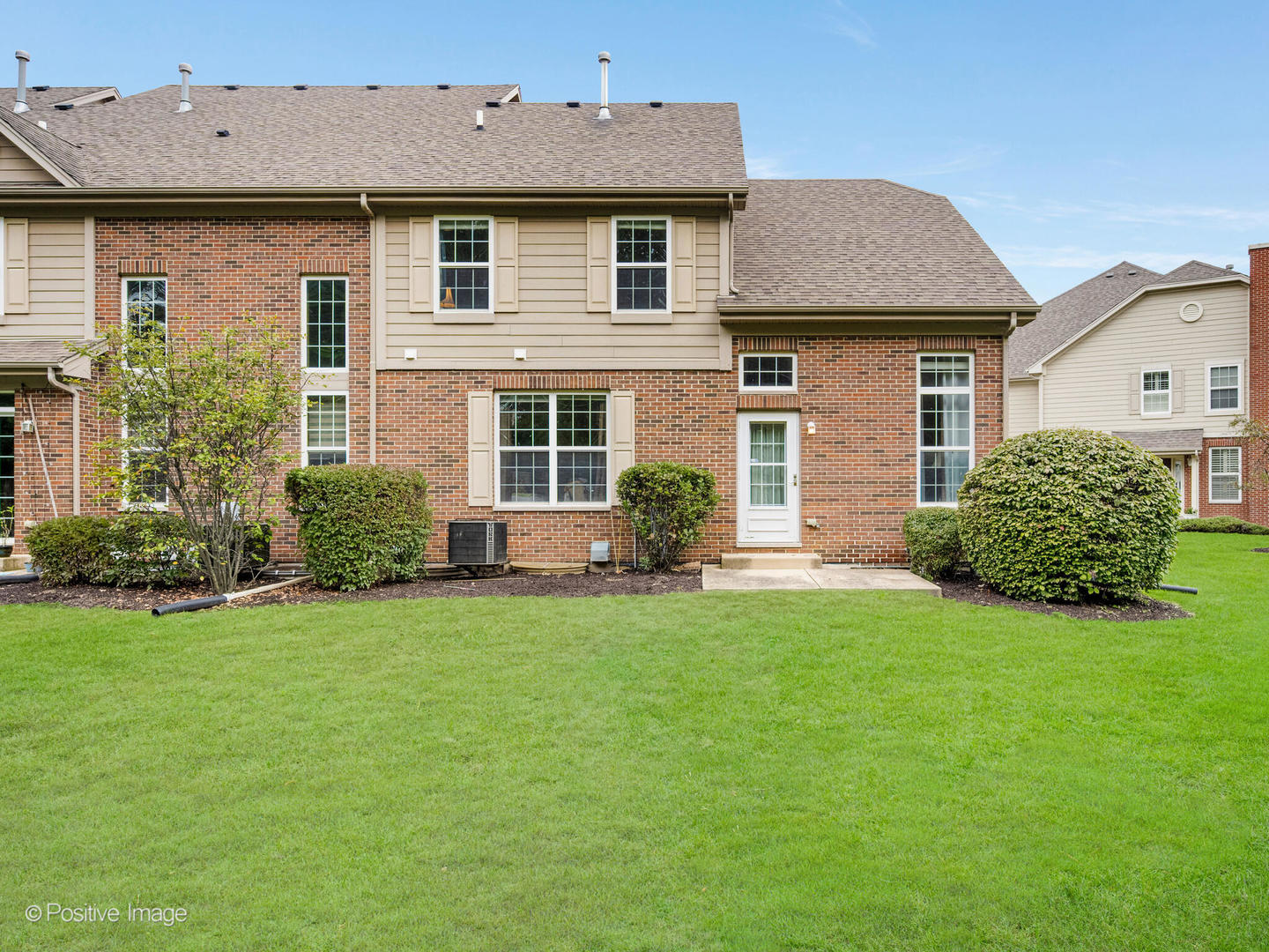 10 Carrington Circle Burr Ridge, IL 60527 - Photo 4 of 10 a front view of a house with a yard and garage