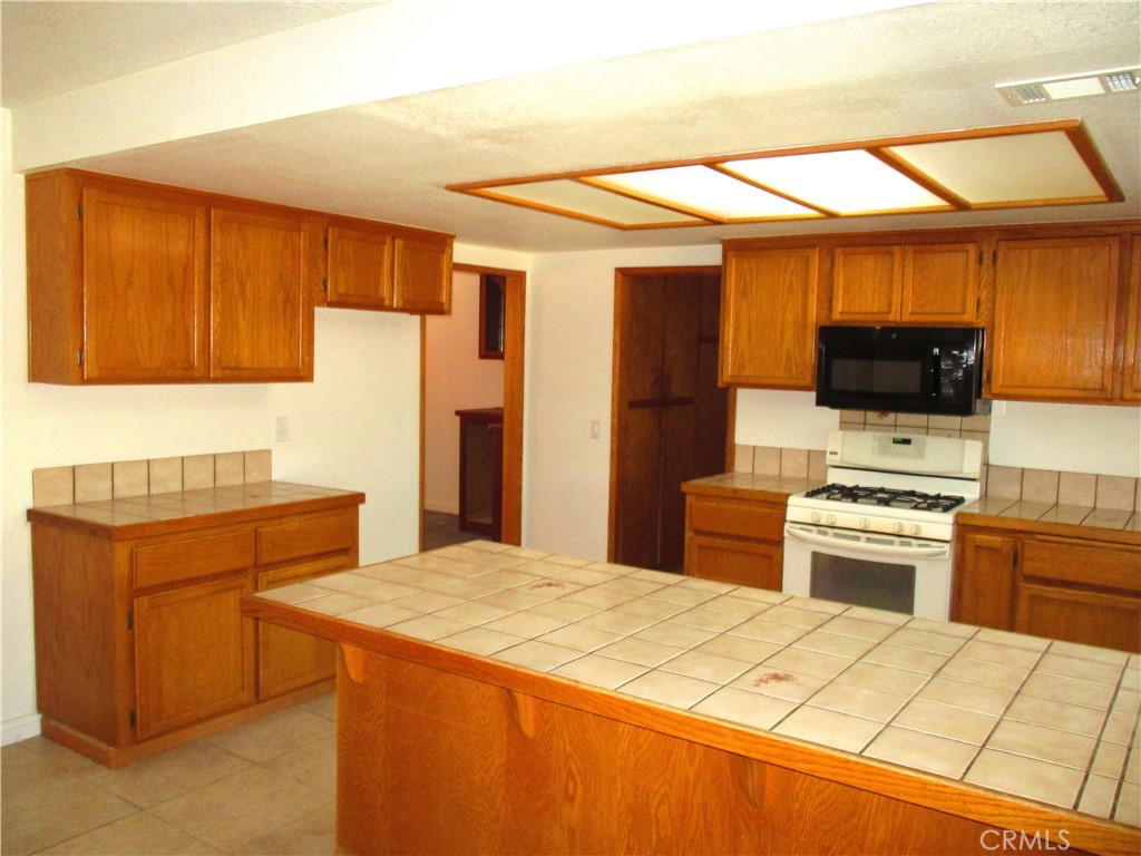 15412 Myalon Road Apple Valley, CA 92307 - Photo 15 of 56