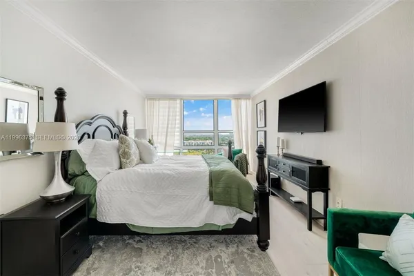 $4,000 | 600 Northeast 36th Street, Unit 1414, Miami, FL 33137