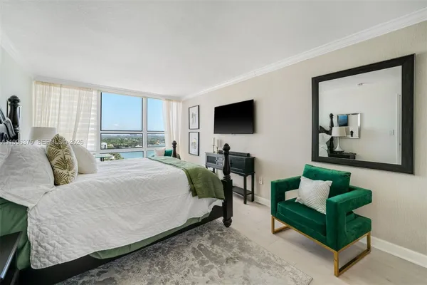 $4,000 | 600 Northeast 36th Street, Unit 1414, Miami, FL 33137