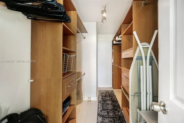$4,000 | 600 Northeast 36th Street, Unit 1414, Miami, FL 33137