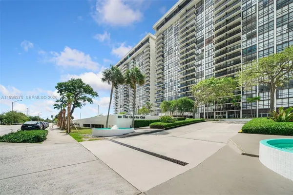 $4,000 | 600 Northeast 36th Street, Unit 1414, Miami, FL 33137