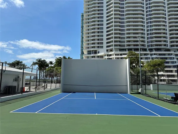 $4,000 | 600 Northeast 36th Street, Unit 1414, Miami, FL 33137