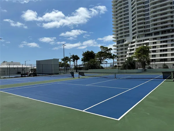 $4,000 | 600 Northeast 36th Street, Unit 1414, Miami, FL 33137