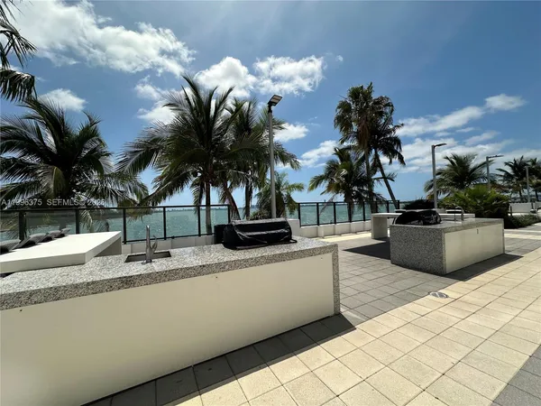 $4,000 | 600 Northeast 36th Street, Unit 1414, Miami, FL 33137