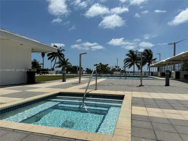 $4,000 | 600 Northeast 36th Street, Unit 1414, Miami, FL 33137
