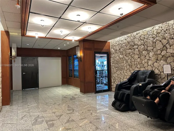 $4,000 | 600 Northeast 36th Street, Unit 1414, Miami, FL 33137