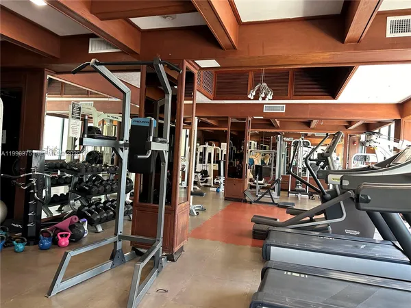 $4,000 | 600 Northeast 36th Street, Unit 1414, Miami, FL 33137