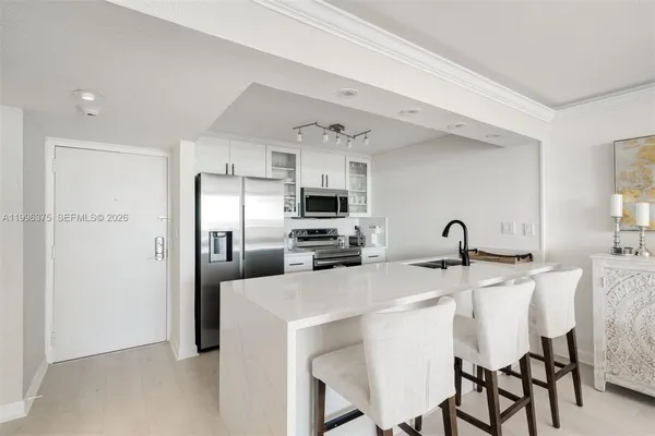 $4,000 | 600 Northeast 36th Street, Unit 1414, Miami, FL 33137