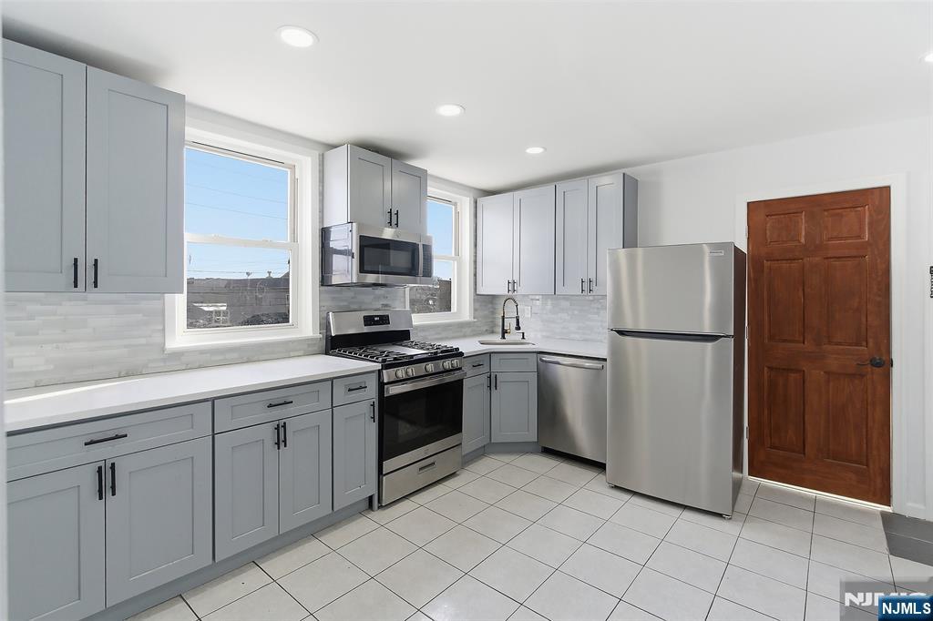 280 Wilson Avenue, Unit 2L Kearny, NJ 07032 - Photo 2 of 6
