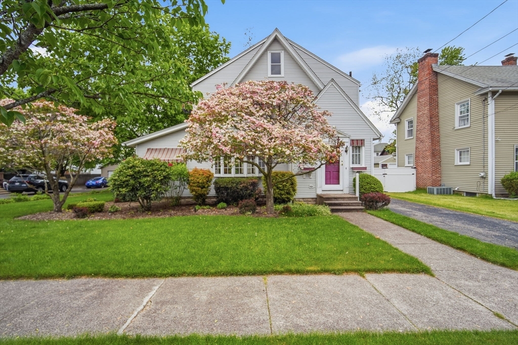 20 Athol Street Springfield, MA 01107 - Photo 2 of 40