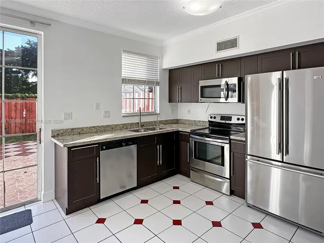 $2,500 | 8715 Southwest 152nd Avenue, Unit 302, Miami, FL 33193