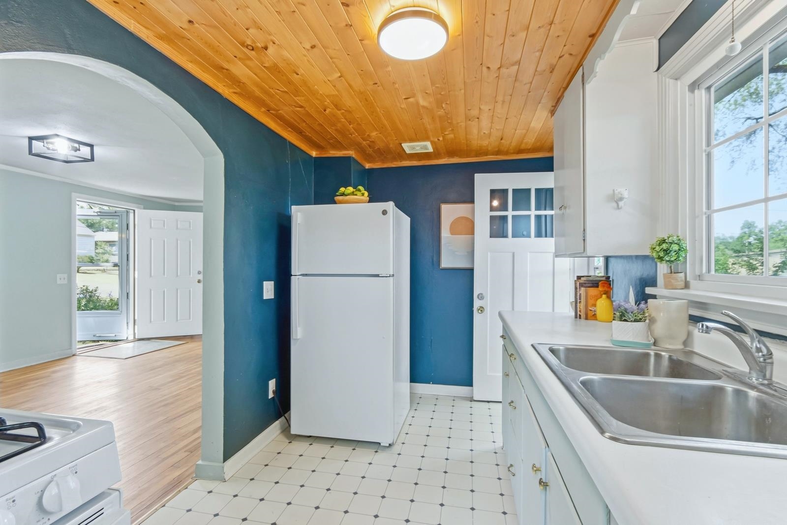 4711 Camden Road Madison, WI 53716 - Photo 9 of 39