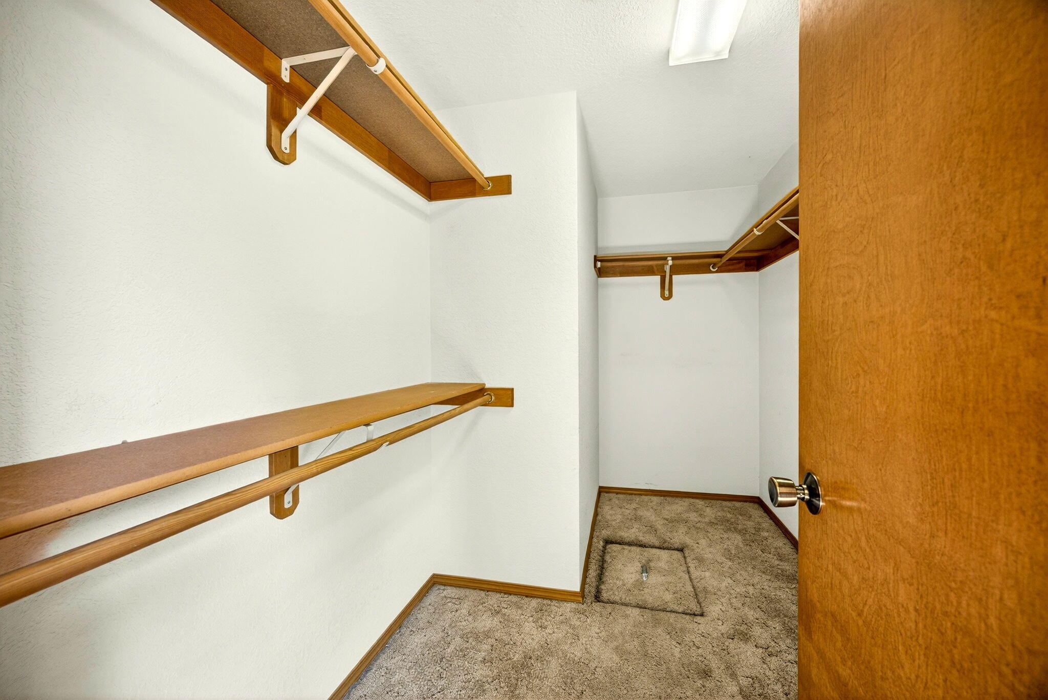 489 Vincent Avenue Central Point, OR 97502 - Photo 22 of 38 Primary Closet