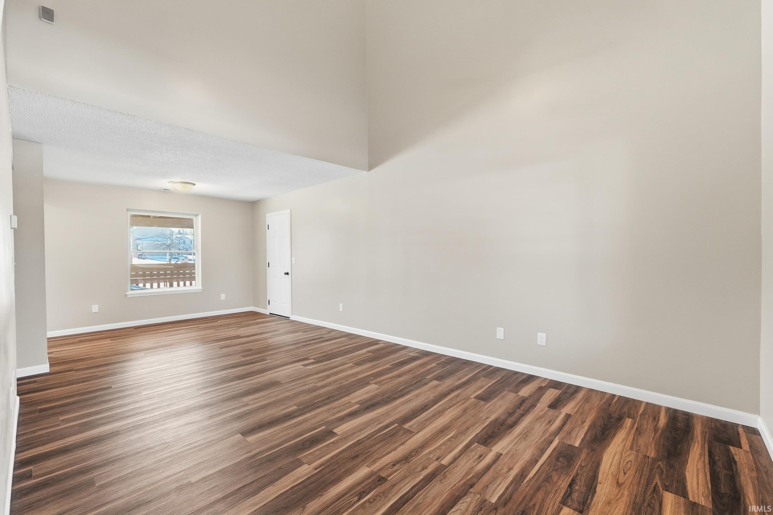 526 Lasselle Street Fort Wayne, IN 46803 - Photo 5 of 36