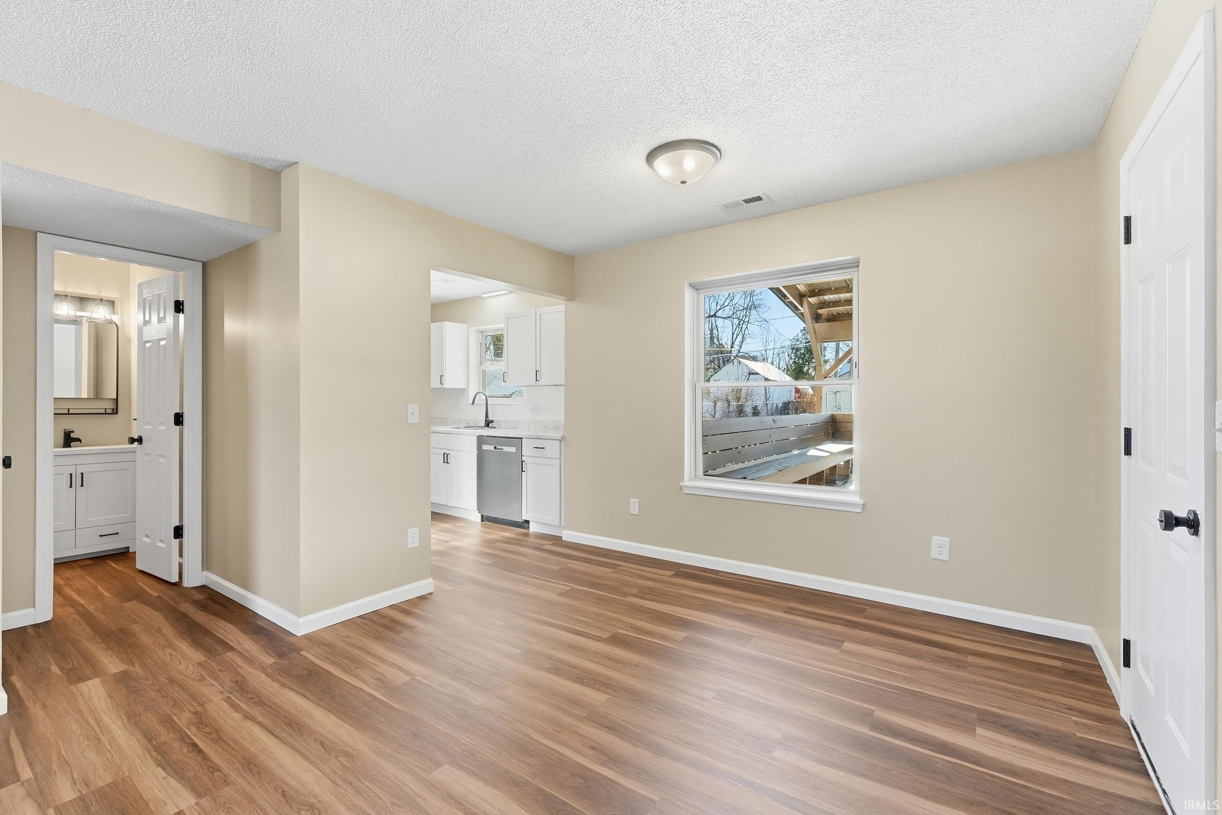 526 Lasselle Street Fort Wayne, IN 46803 - Photo 8 of 36