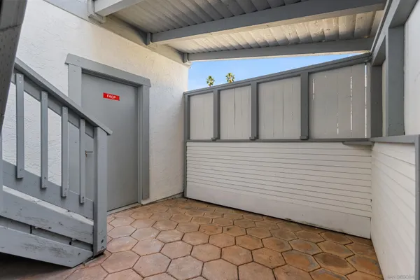 $3,100 | 520 Street La, Unit 2, La Jolla, CA 92037