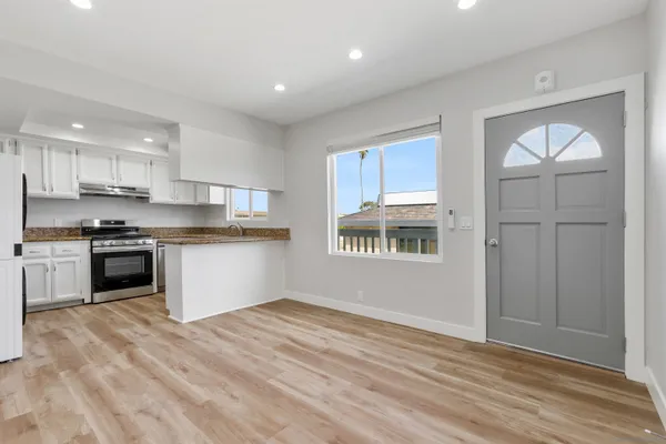 $3,100 | 520 Street La, Unit 2, La Jolla, CA 92037