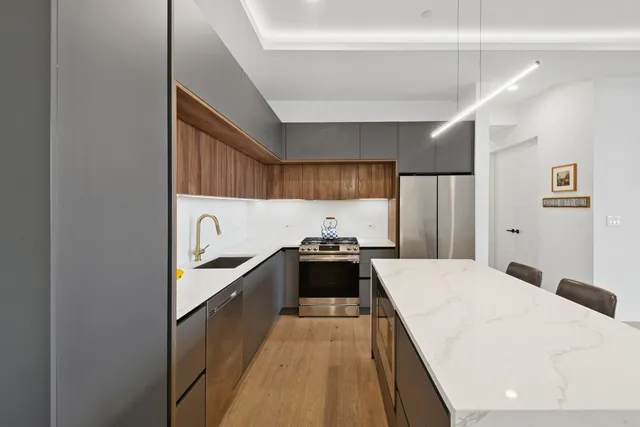 $825,000 | 504 North Leavitt Street, Unit 406, Chicago, IL 60612