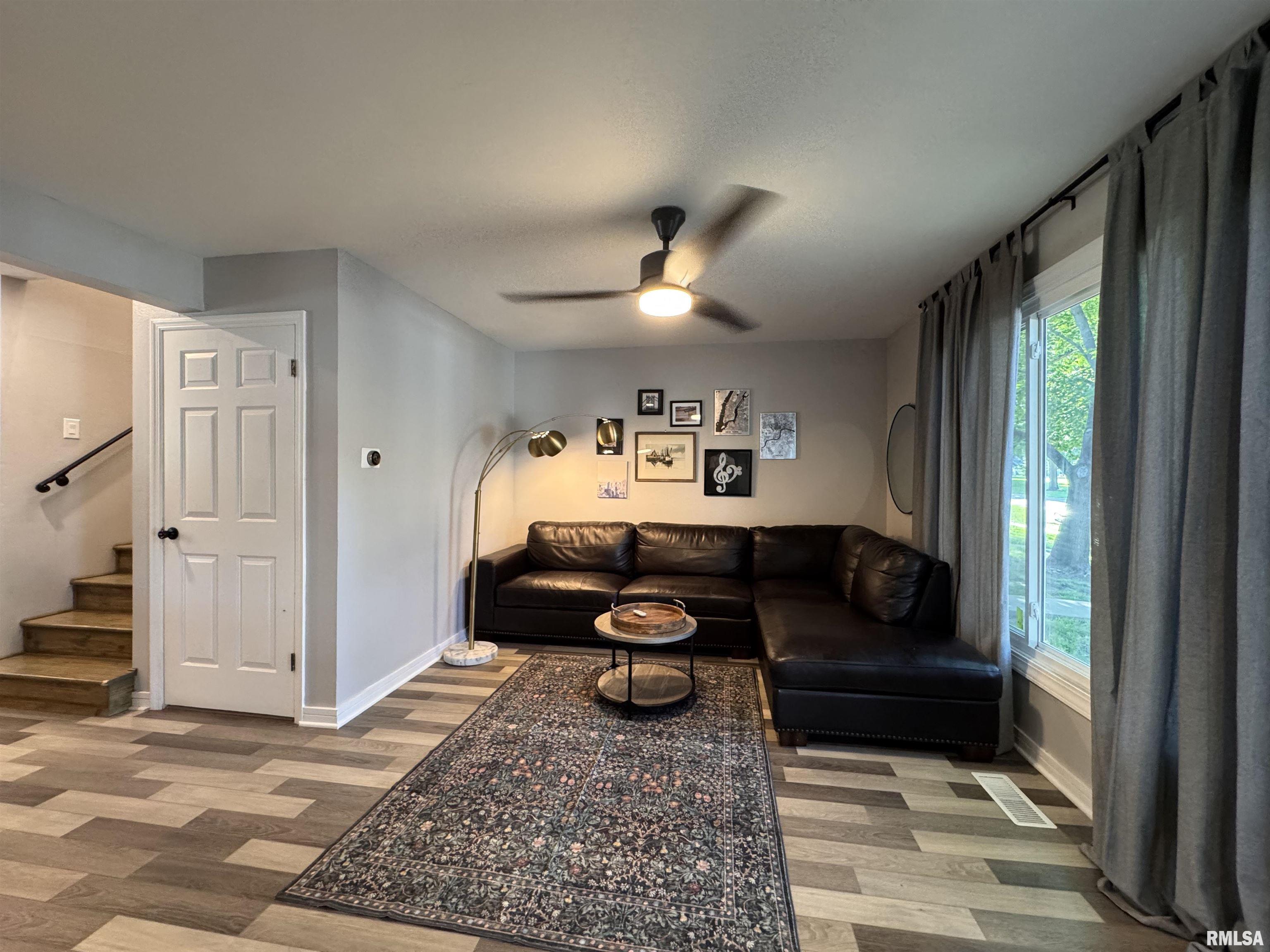 255 Jamestown Road Macomb, IL 61455 - Photo 3 of 35