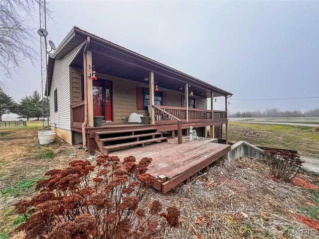 $285,000 | 7003 River Road, Iuka, IL 62849