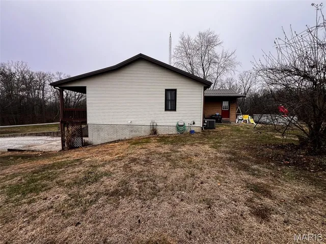$285,000 | 7003 River Road, Iuka, IL 62849