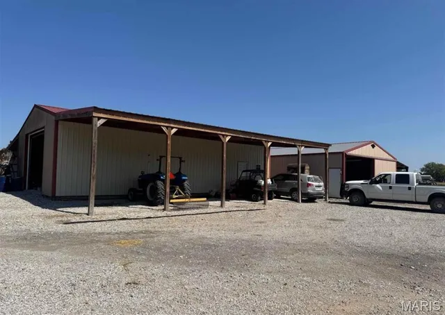 $285,000 | 7003 River Road, Iuka, IL 62849