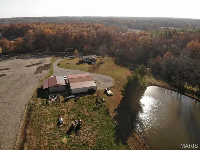 $285,000 | 7003 River Road, Iuka, IL 62849