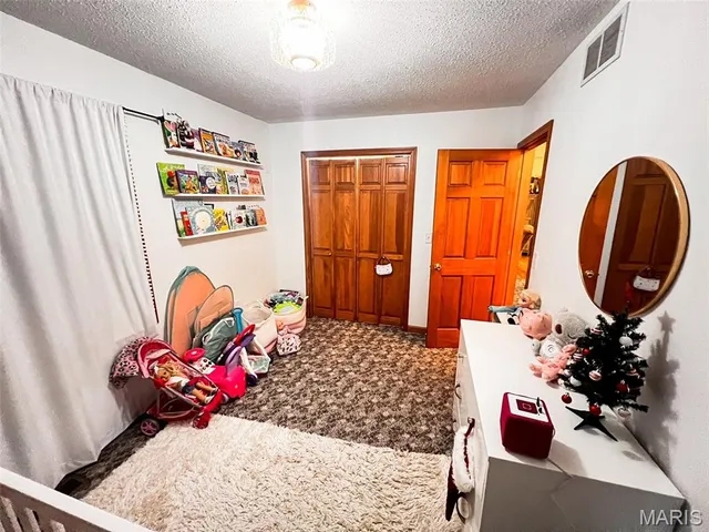 $285,000 | 7003 River Road, Iuka, IL 62849