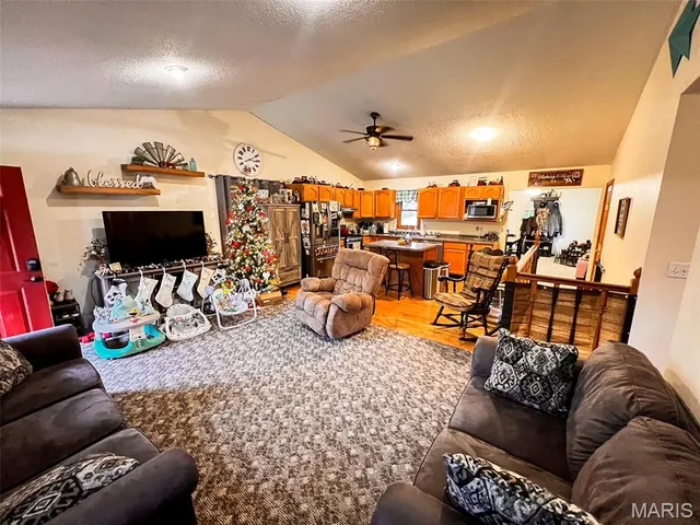 $285,000 | 7003 River Road, Iuka, IL 62849