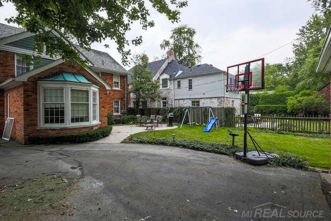 113 Moran Road Grosse Pointe, MI 48236 - Photo 38 of 43 31341628-37.JPG