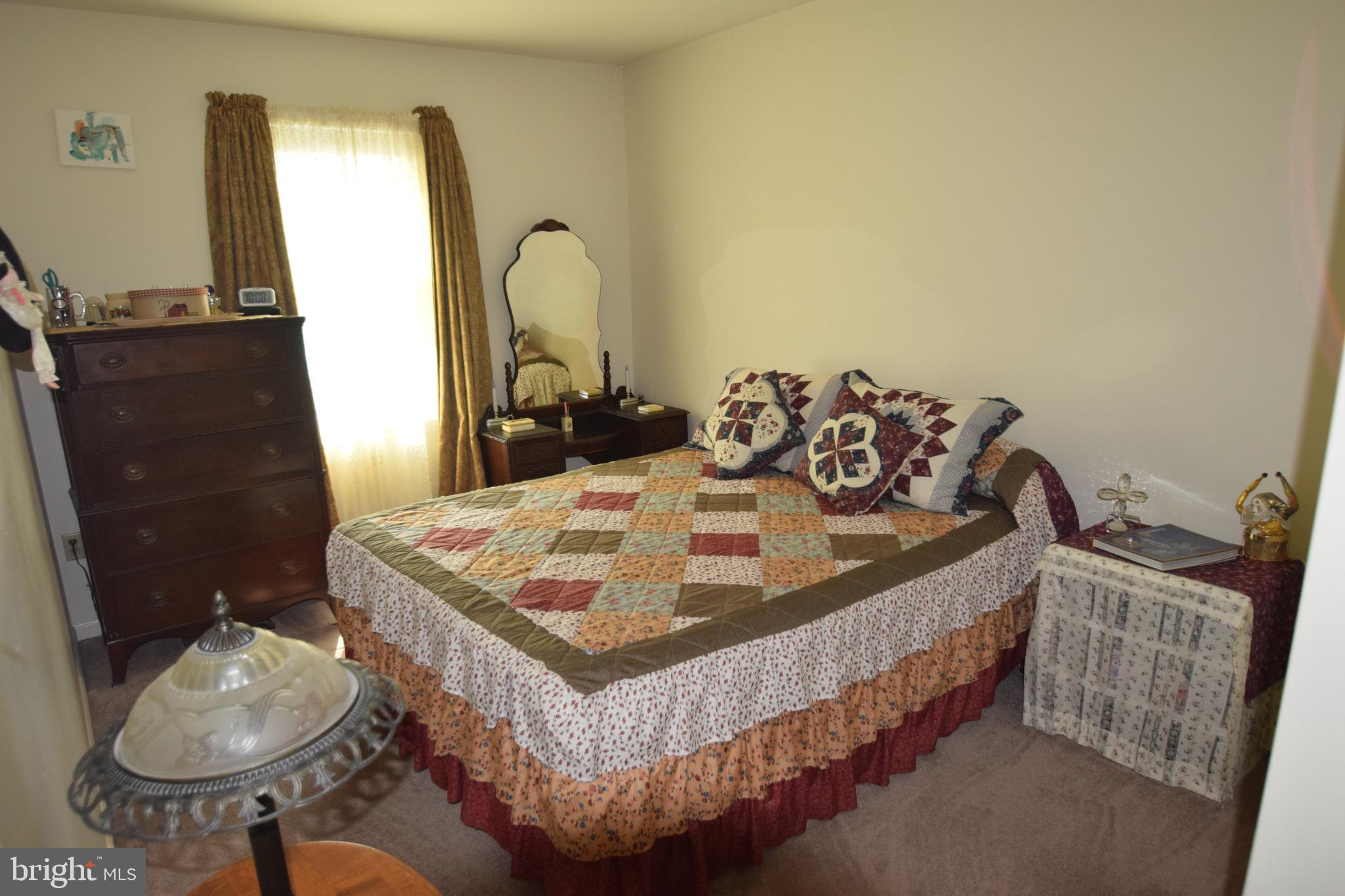 129 Woodhill Road Wilmington, DE 19809 - Photo 16 of 25 a living room with furniture and a mirror