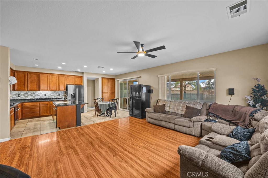 150 Saddleback Way Perris, CA 92570 - Photo 11 of 39