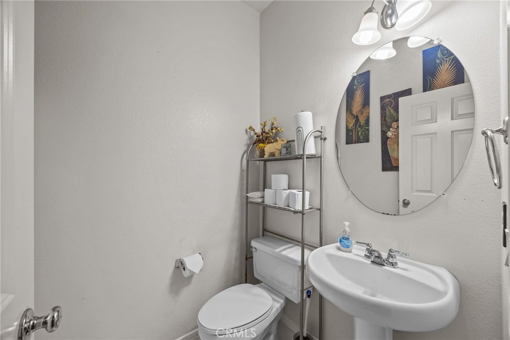 150 Saddleback Way Perris, CA 92570 - Photo 18 of 39