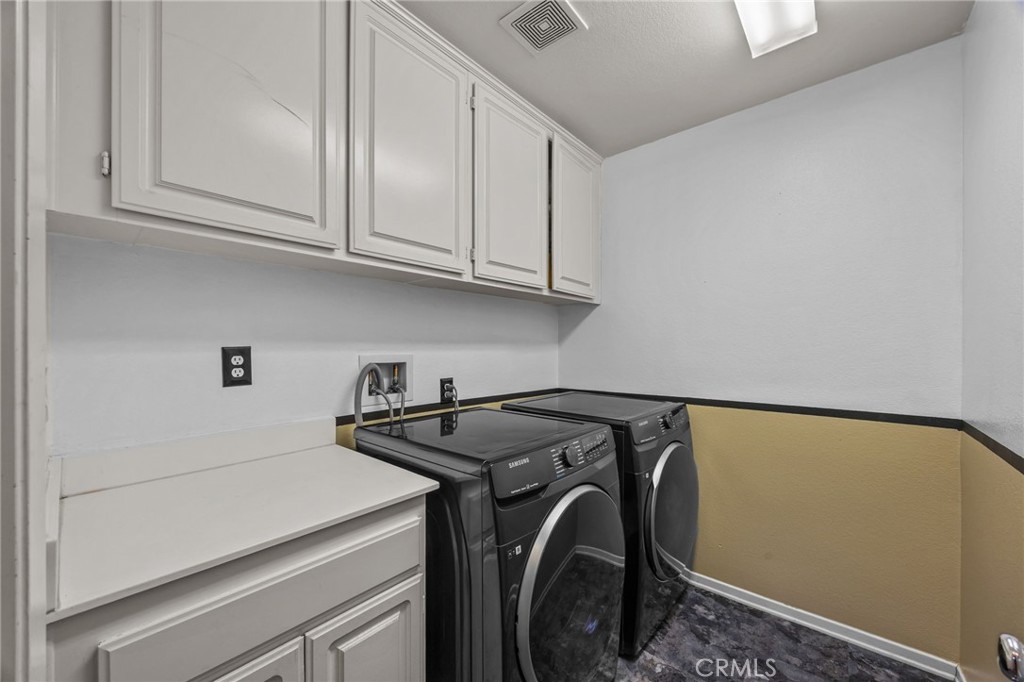 150 Saddleback Way Perris, CA 92570 - Photo 21 of 46 a utility room with dryer and washer