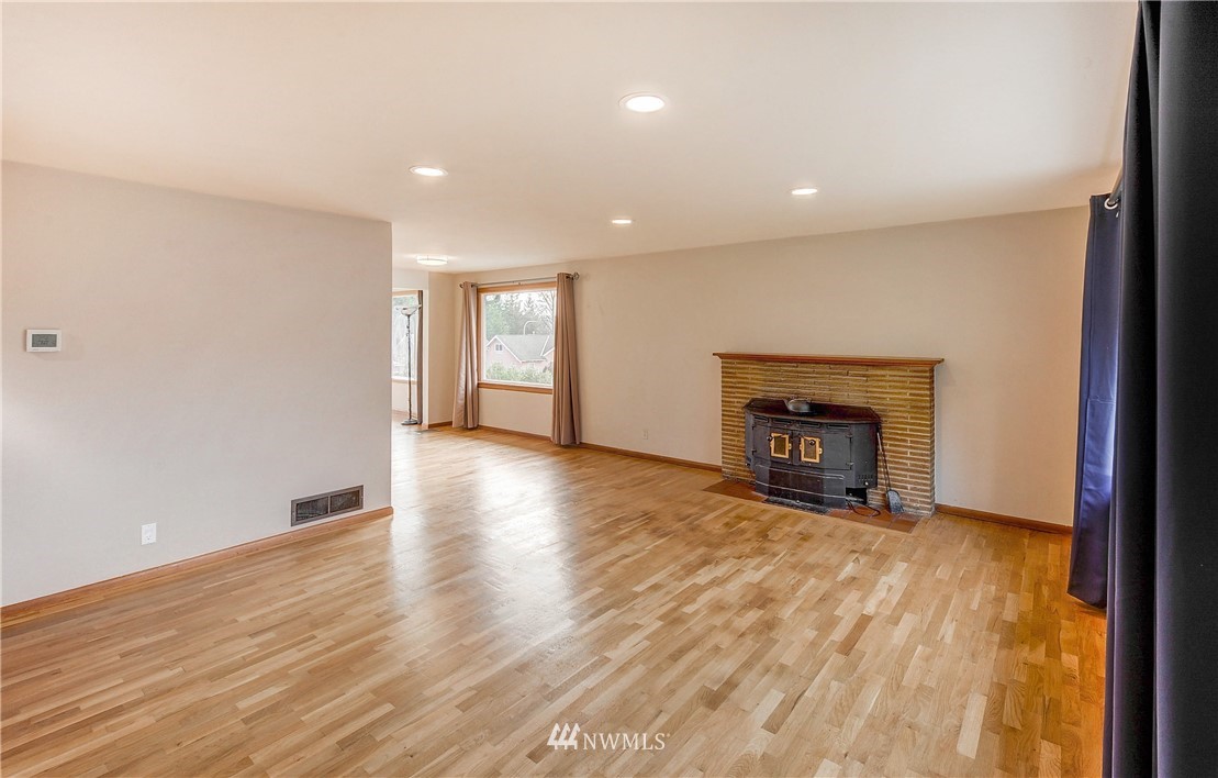 366 Earlington Avenue Southwest Renton, WA 98057 - Photo 2 of 33 a view of an empty room with wooden floor and a window