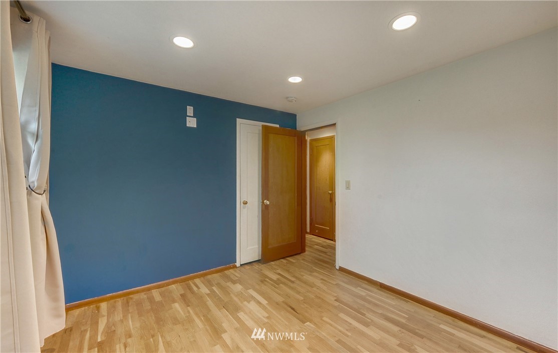 366 Earlington Avenue Southwest Renton, WA 98057 - Photo 17 of 33 a view of an empty room